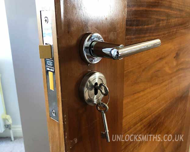 Lock-installation-pic